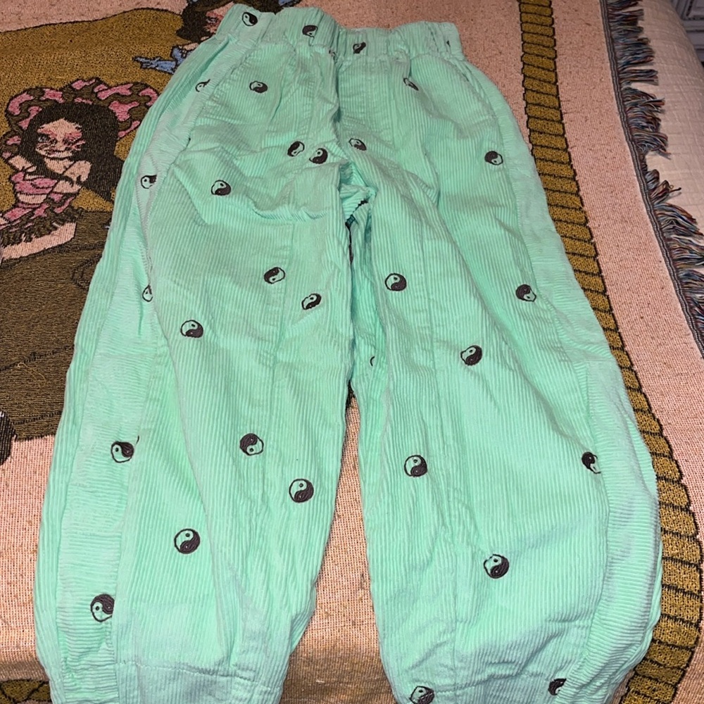 URBAN OUTFITTERS green and brown yin and yang cords